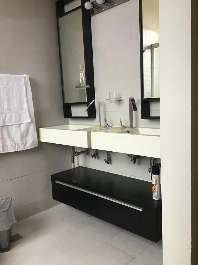 アパート Karlota Suites カラカス